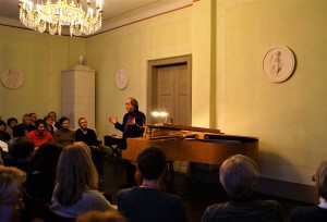 Vardigans erklärt das musikalische Motiv in Mozarts Zauberflöte